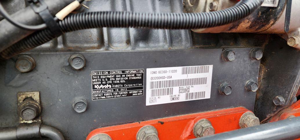 Kubota B3200 tractor