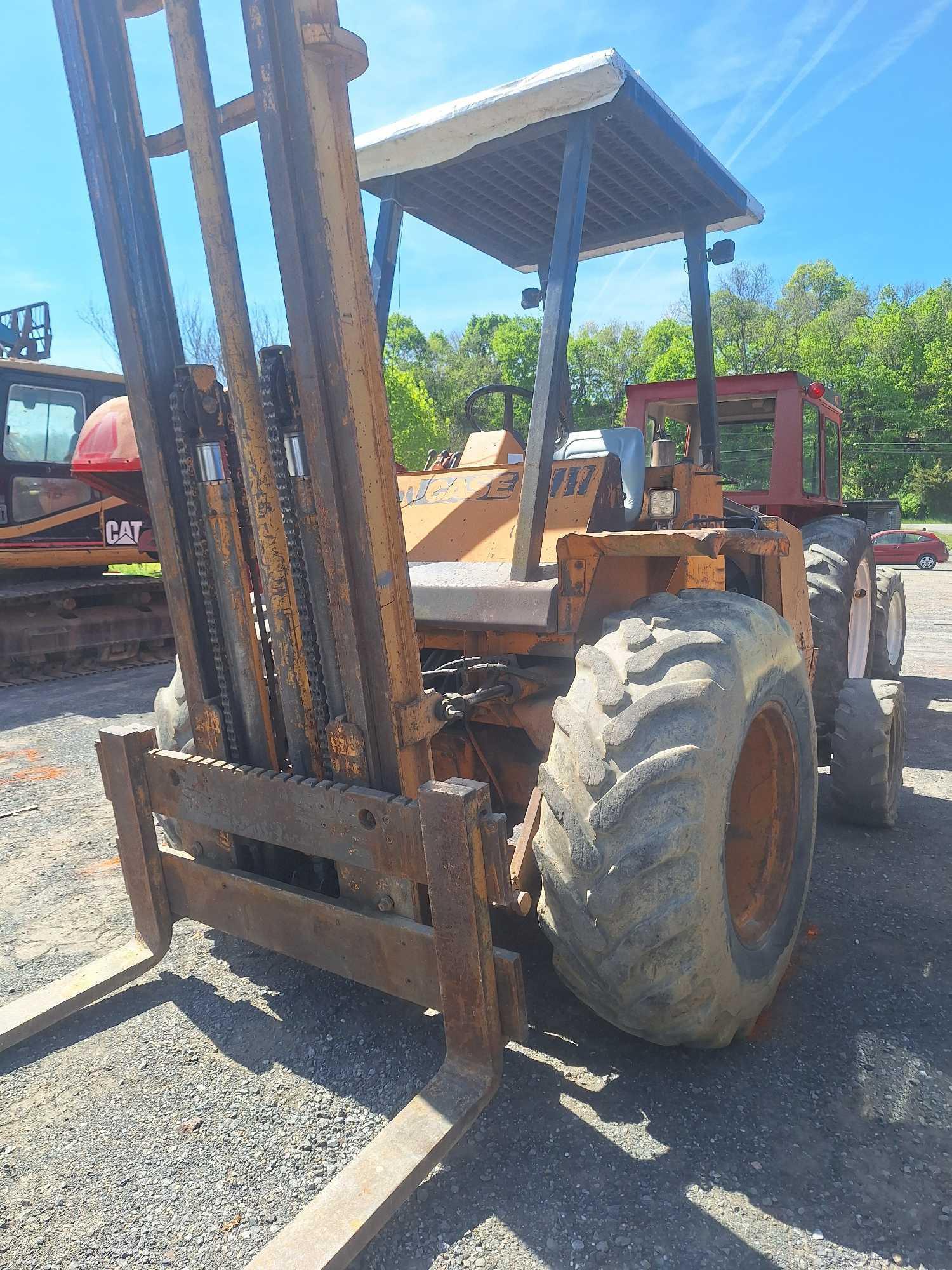 Case 585 Forklift