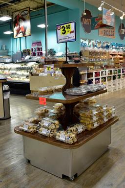 Rolling Bakery Merchandiser