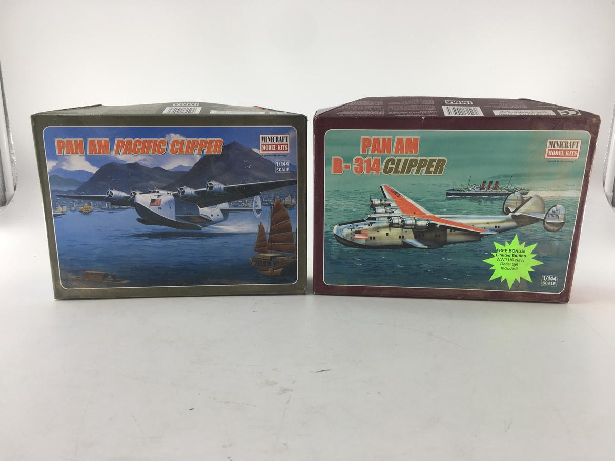 2 MINECRAFT MODEL KITS