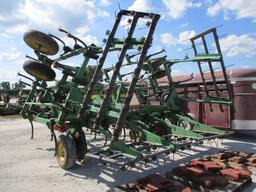 John Deere 980 Field Cultivator