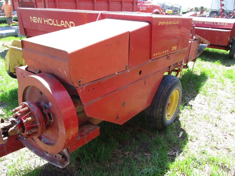 New Holland 315 Square Baler