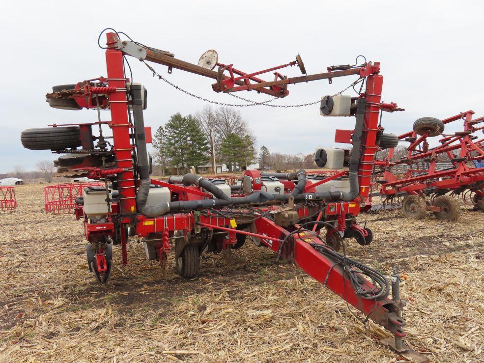 White 8 Row Planter