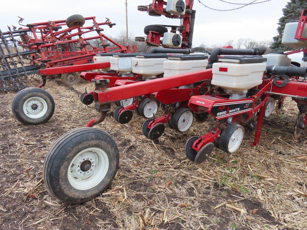 White 8 Row Planter