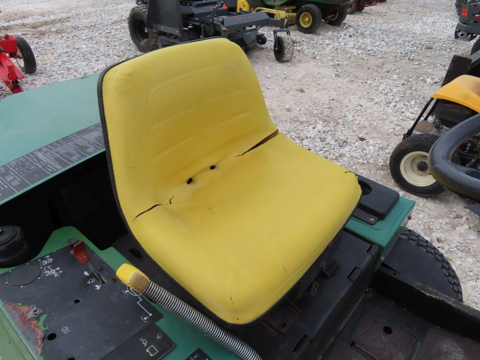 John Deere F910 Mower
