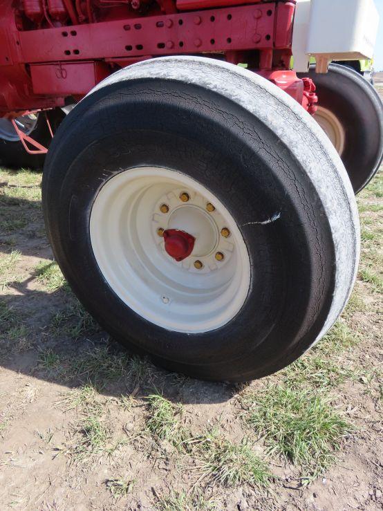 1967 IH Farmall 1206 Tractor