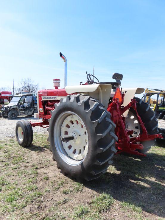 1967 IH Farmall 1206 Tractor