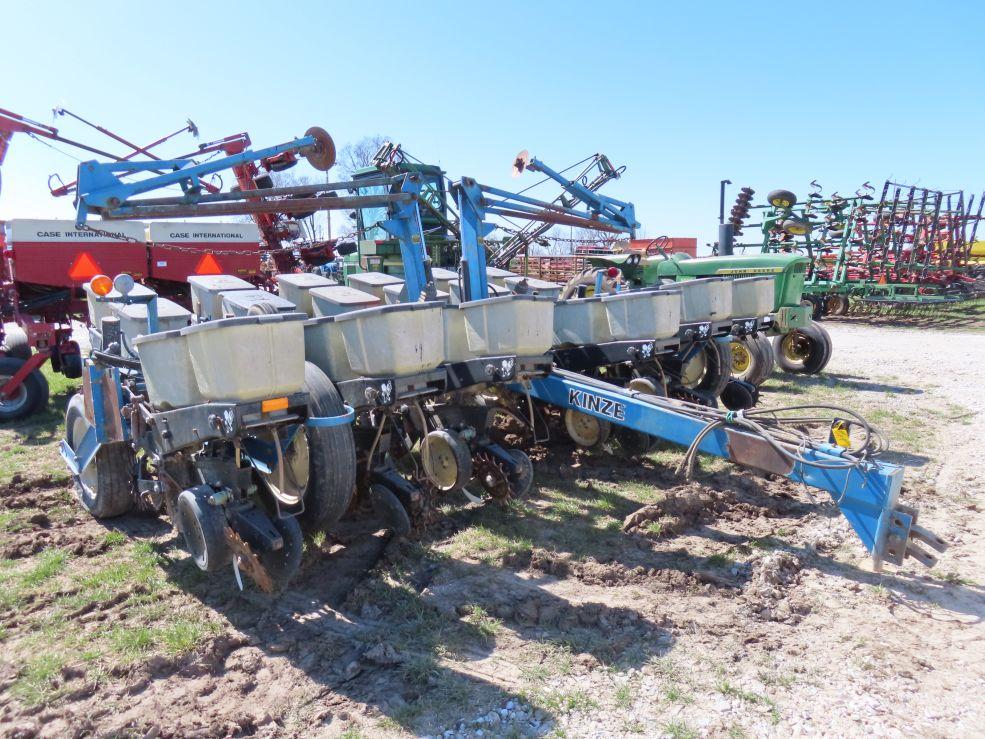 Kinze 12R Econo Fold Planter