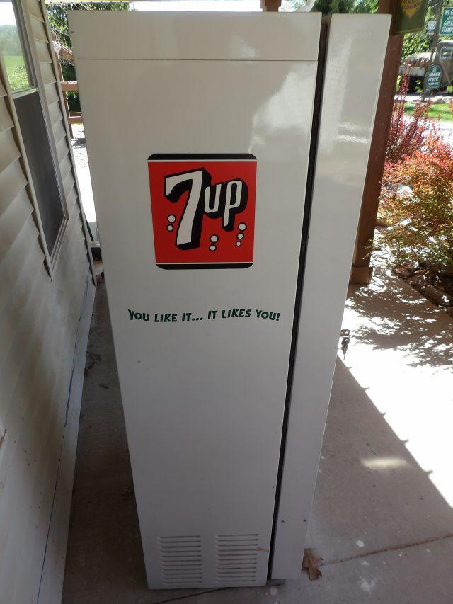 Restored 7Up Lacrosse EC 81 Soda Machine