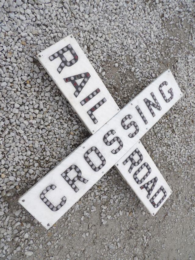 RR Crossbuck Cat Eye Sign