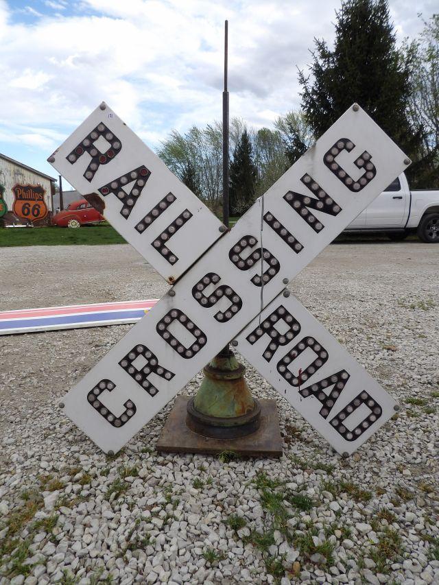 RR Crossbuck Cat Eye Sign