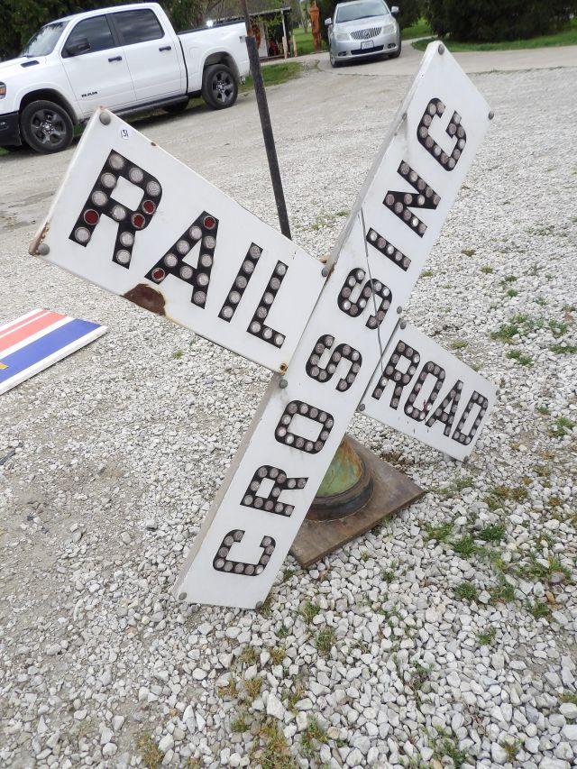 RR Crossbuck Cat Eye Sign