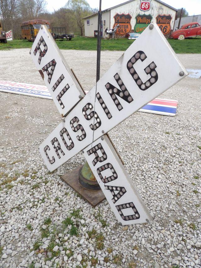 RR Crossbuck Cat Eye Sign