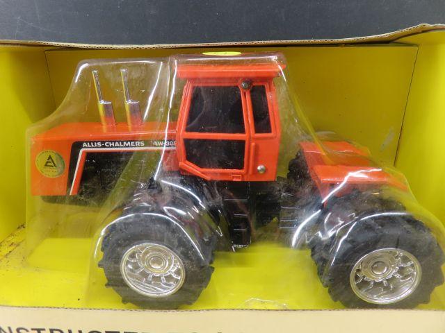 Allis-Chalmers 4W-305 Toy Tractor