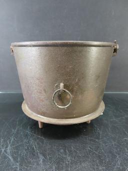 Cast Iron Bailed Kettle