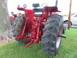 IH Farmall 826