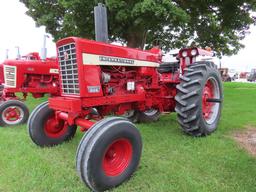 IH Farmall 826