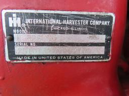 IH Farmall 826