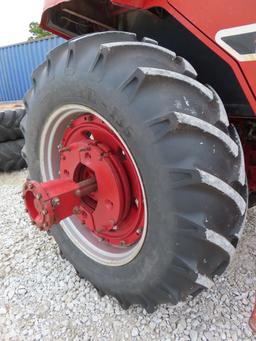 International 1486 Tractor