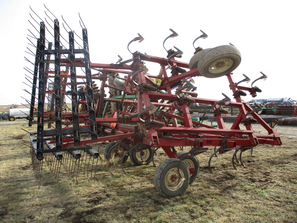 International 4600 Field Cultivator
