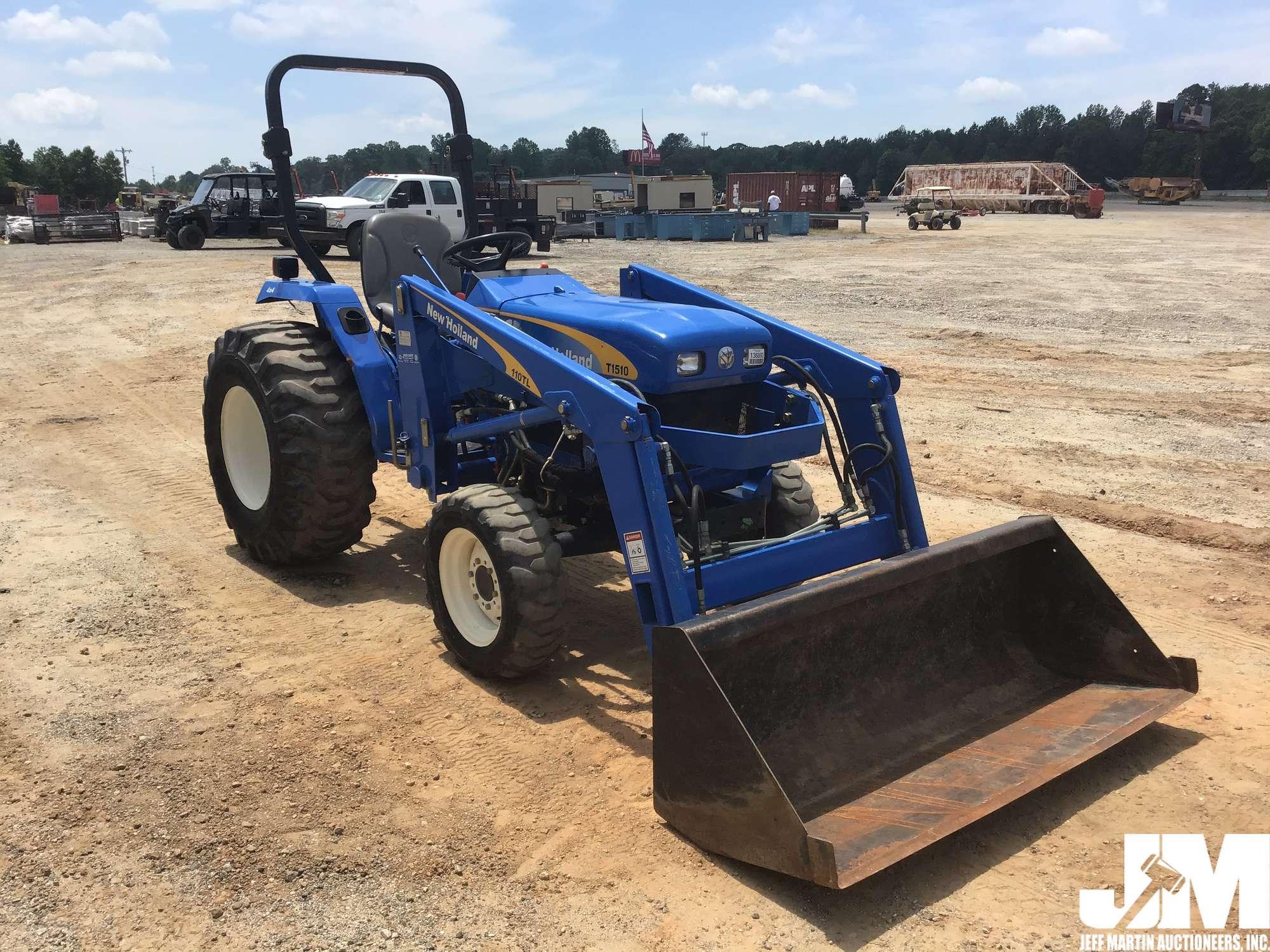 2009 NEW HOLLAND T1510 TRACTOR W/LOADER SN: Z9GNGH1169