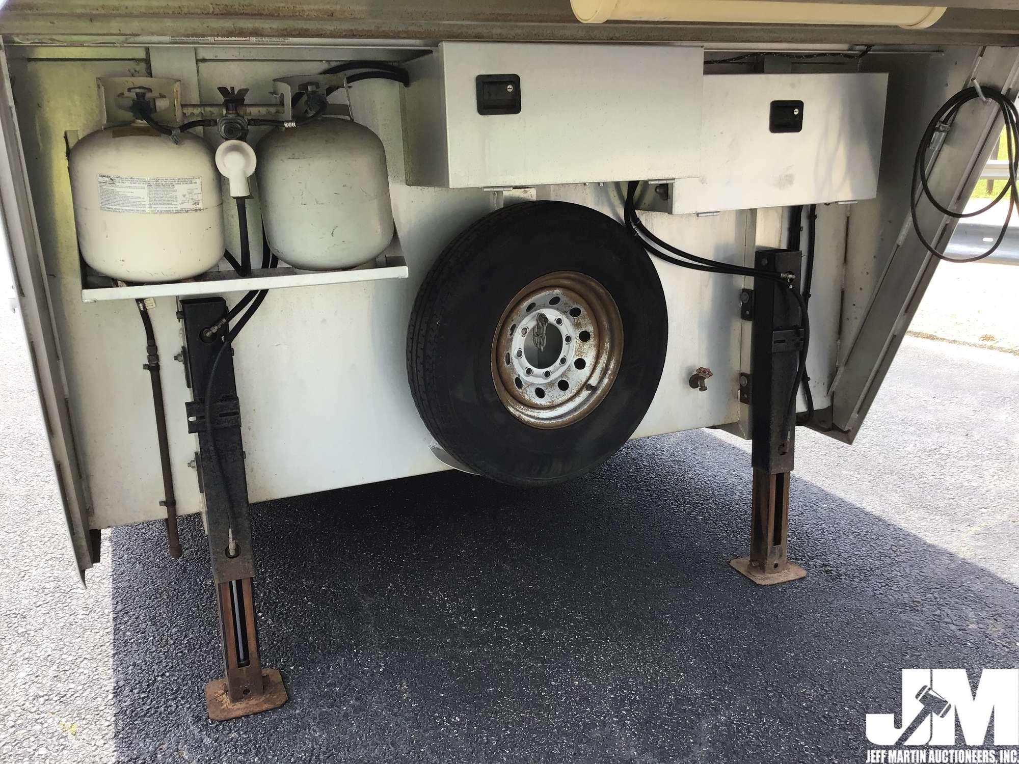 2007 EXISS XT412 VIN: 4LAAH312175039896 HORSE TRAILER
