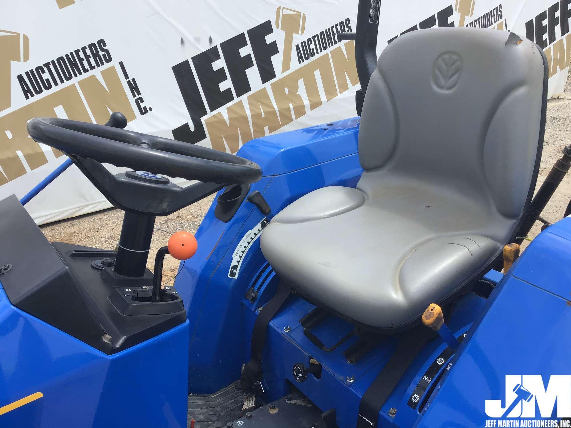 2009 NEW HOLLAND T1510 TRACTOR W/LOADER SN: Z9GNGH1169