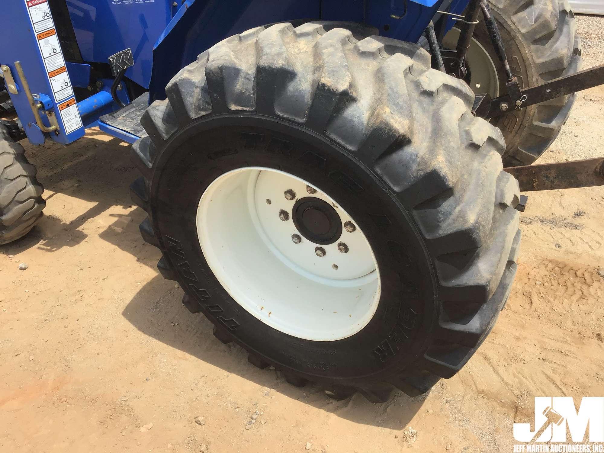 2009 NEW HOLLAND T1510 TRACTOR W/LOADER SN: Z9GNGH1169