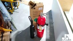 15 LB CARBON DIOXIDE FIRE EXTINGUISHER W/WALL BRACKET
