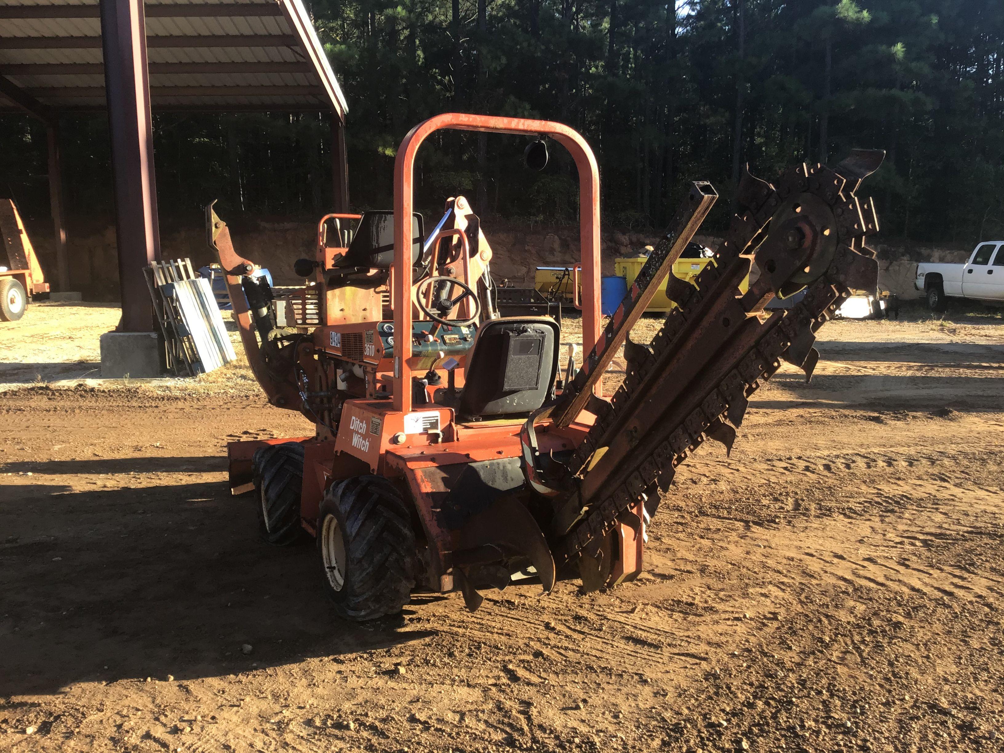 2001 DITCH WITCH 3610DD TRENCHER SN: 3V0323
