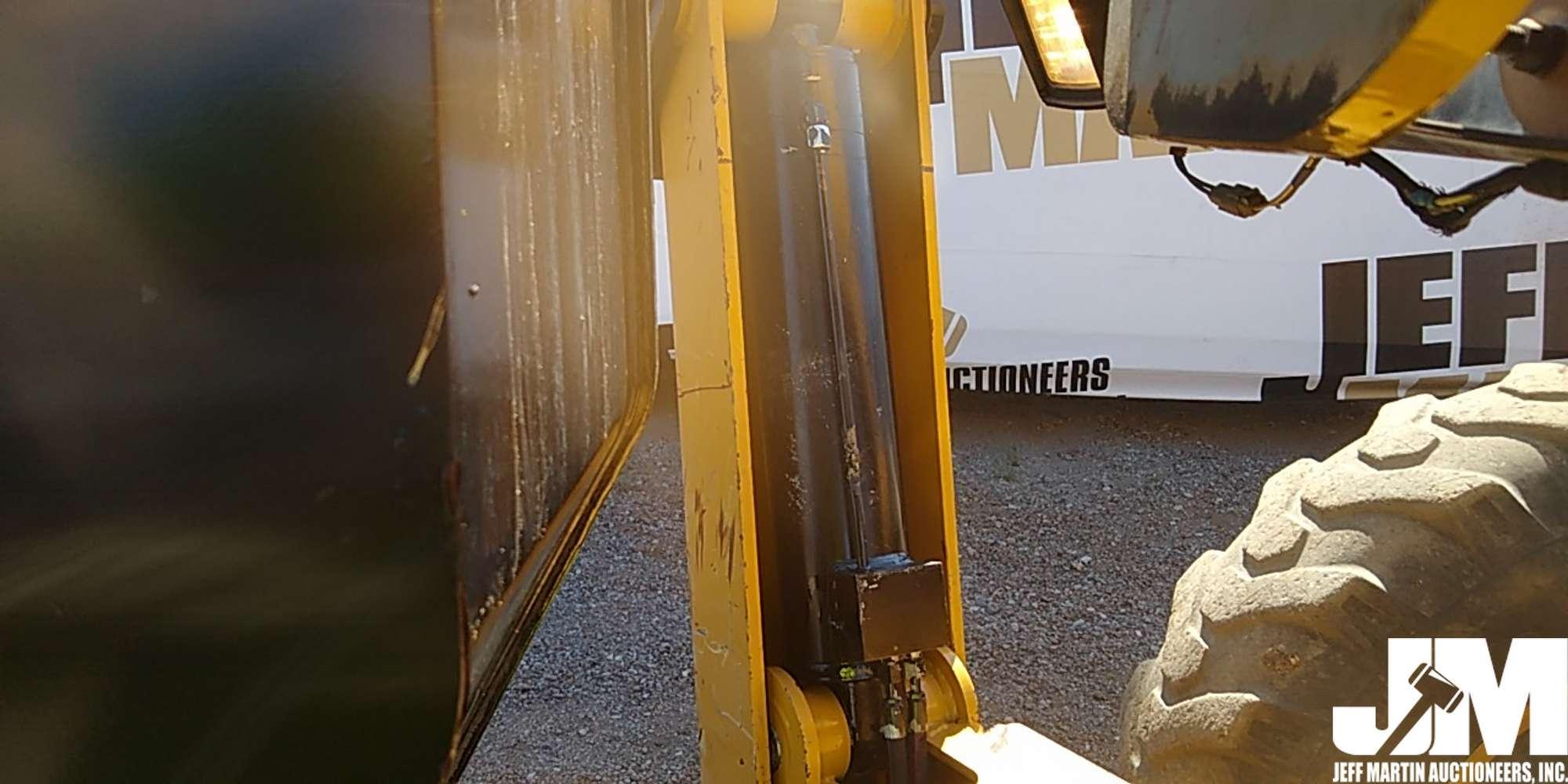 2015 CATERPILLAR TL1055C TELESCOPIC FORKLIFT SN: KDE01514