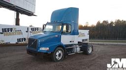 2007 VOLVO VNM VIN: 4V4M19GFX7N433727 SINGLE AXLE DAY CAB TRUCK TRACTOR