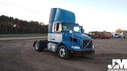 2007 VOLVO VNM VIN: 4V4M19GFX7N433727 SINGLE AXLE DAY CAB TRUCK TRACTOR