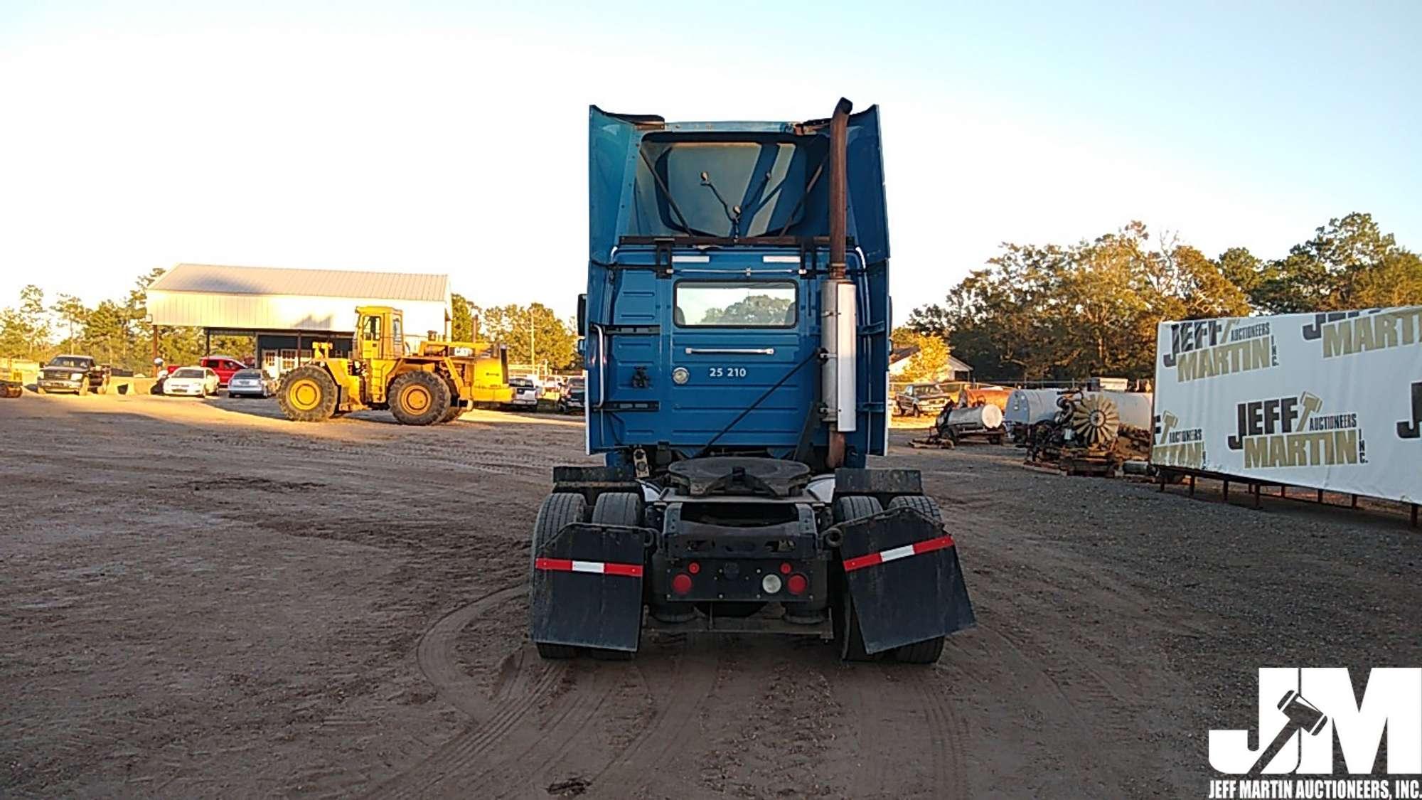 2007 VOLVO VNM VIN: 4V4M19GFX7N433727 SINGLE AXLE DAY CAB TRUCK TRACTOR