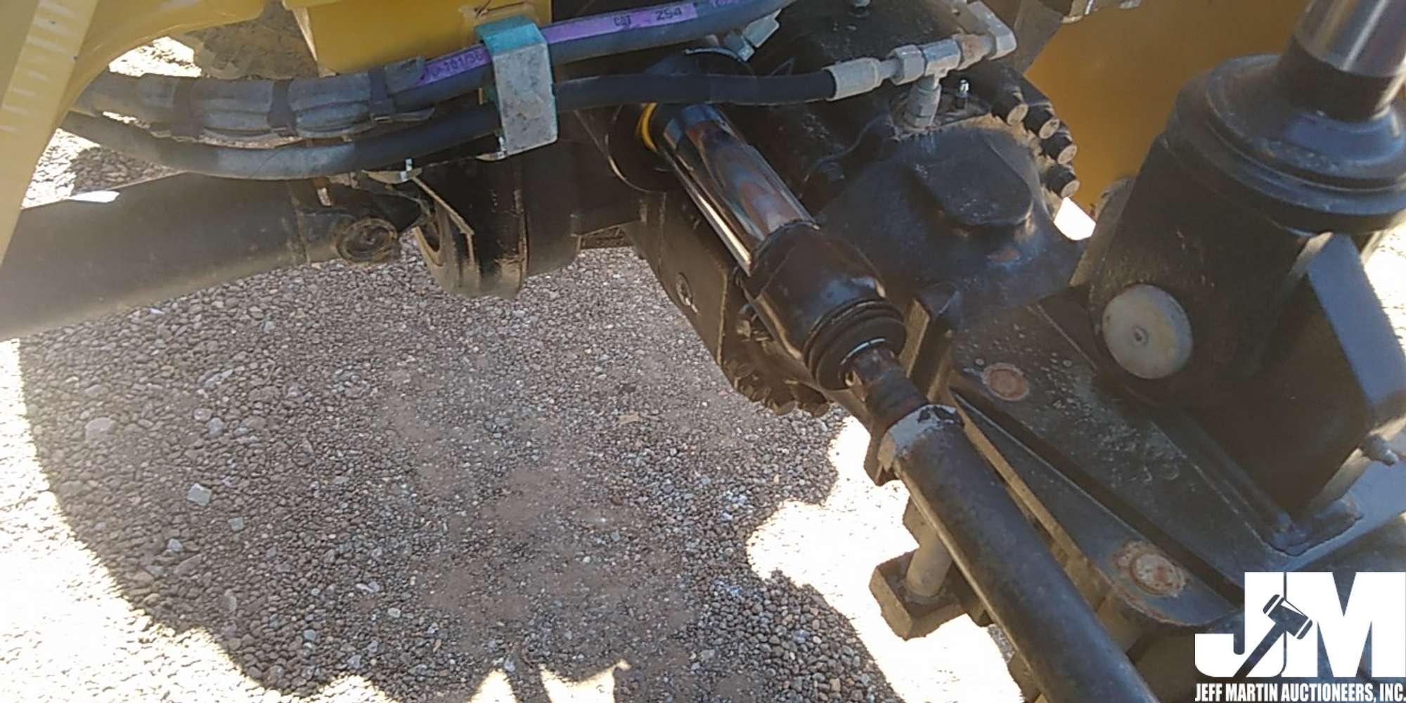 2015 CATERPILLAR TL1055C TELESCOPIC FORKLIFT SN: KDE01514