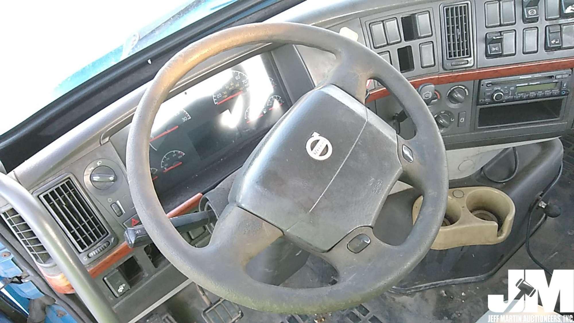 2007 VOLVO VNM VIN: 4V4M19GFX7N433727 SINGLE AXLE DAY CAB TRUCK TRACTOR