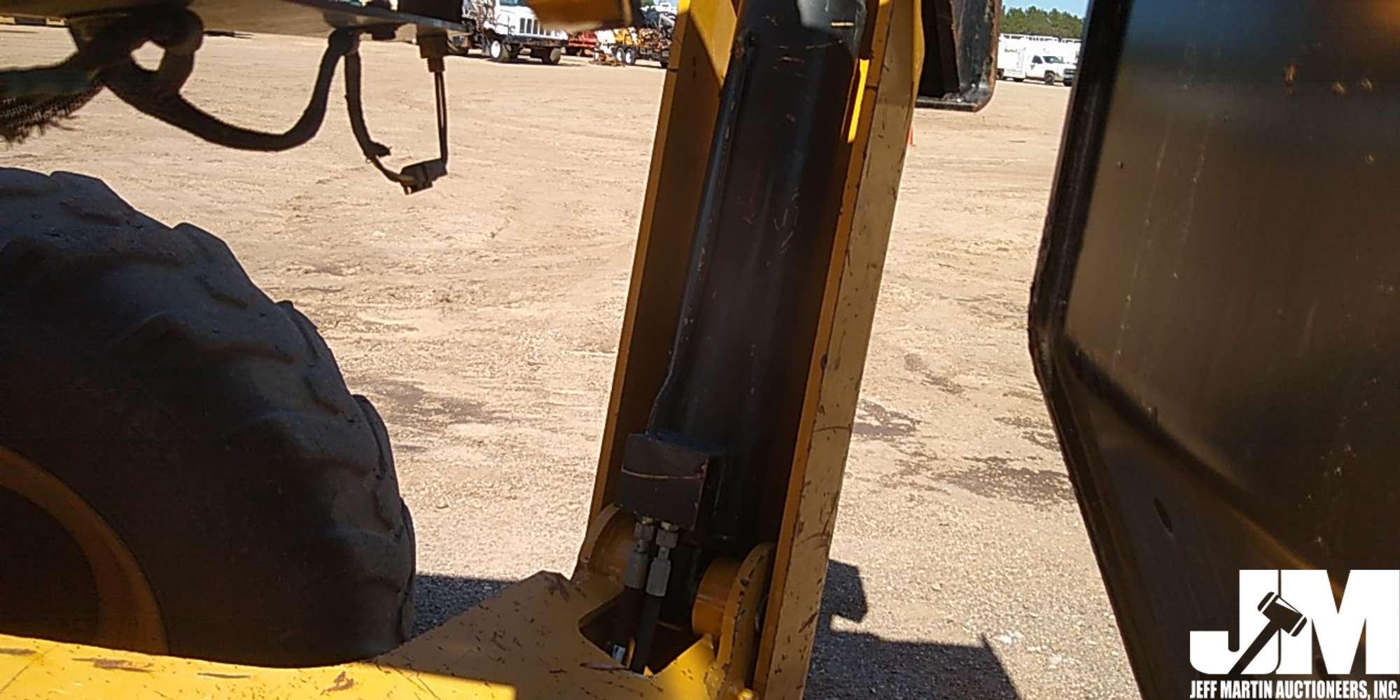 2015 CATERPILLAR TL1055C TELESCOPIC FORKLIFT SN: KDE01514