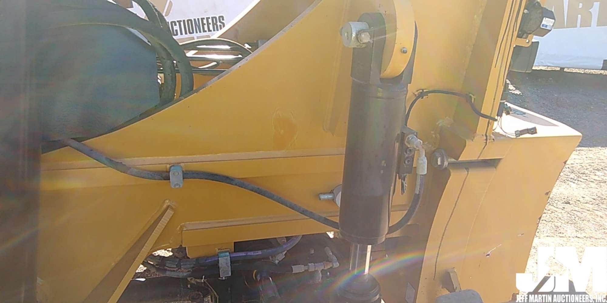 2015 CATERPILLAR TL1055C TELESCOPIC FORKLIFT SN: KDE01514