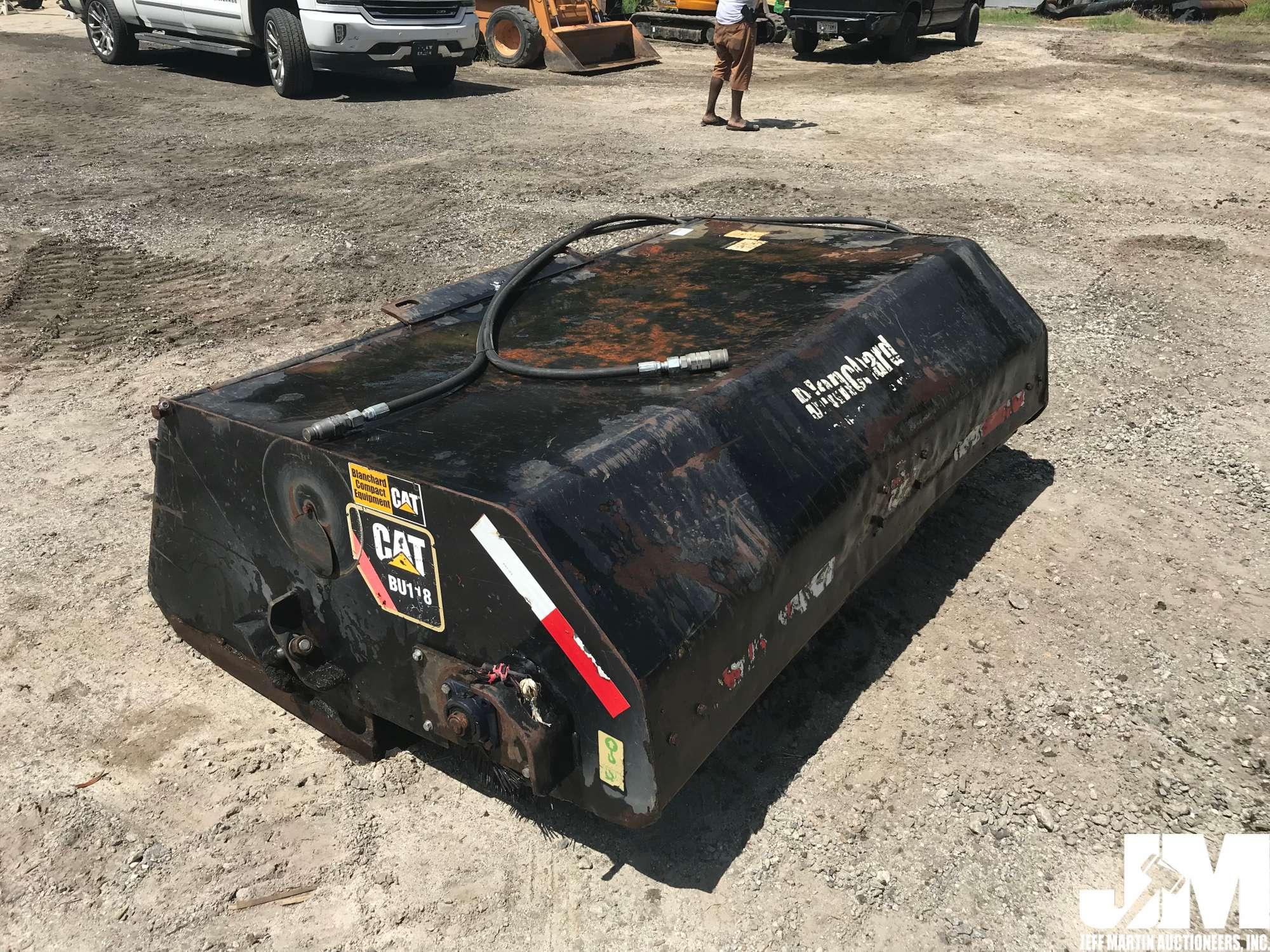 CAT BU118 BROOM BUCKET