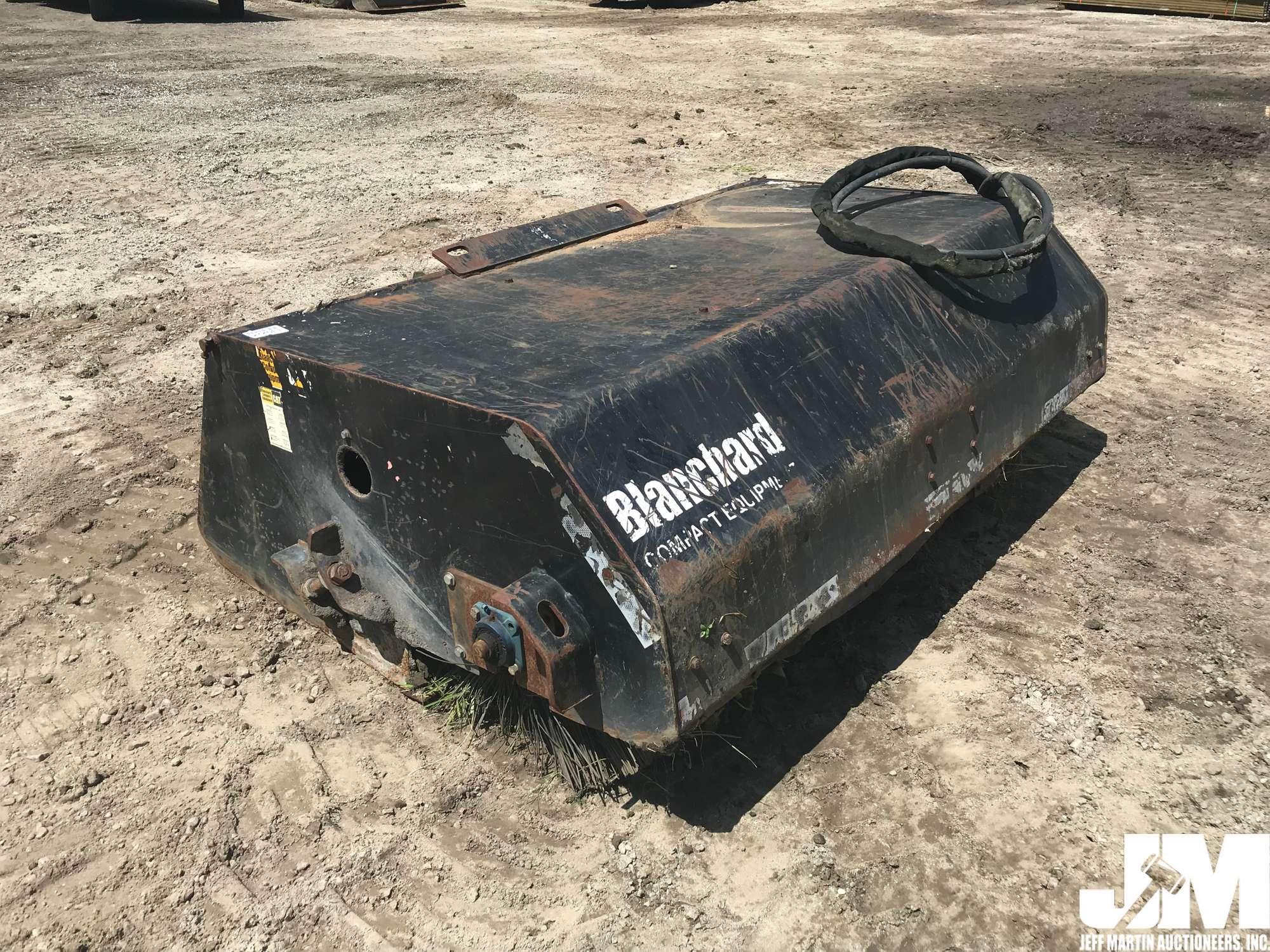 CAT BU118 72" BROOM BUCKET