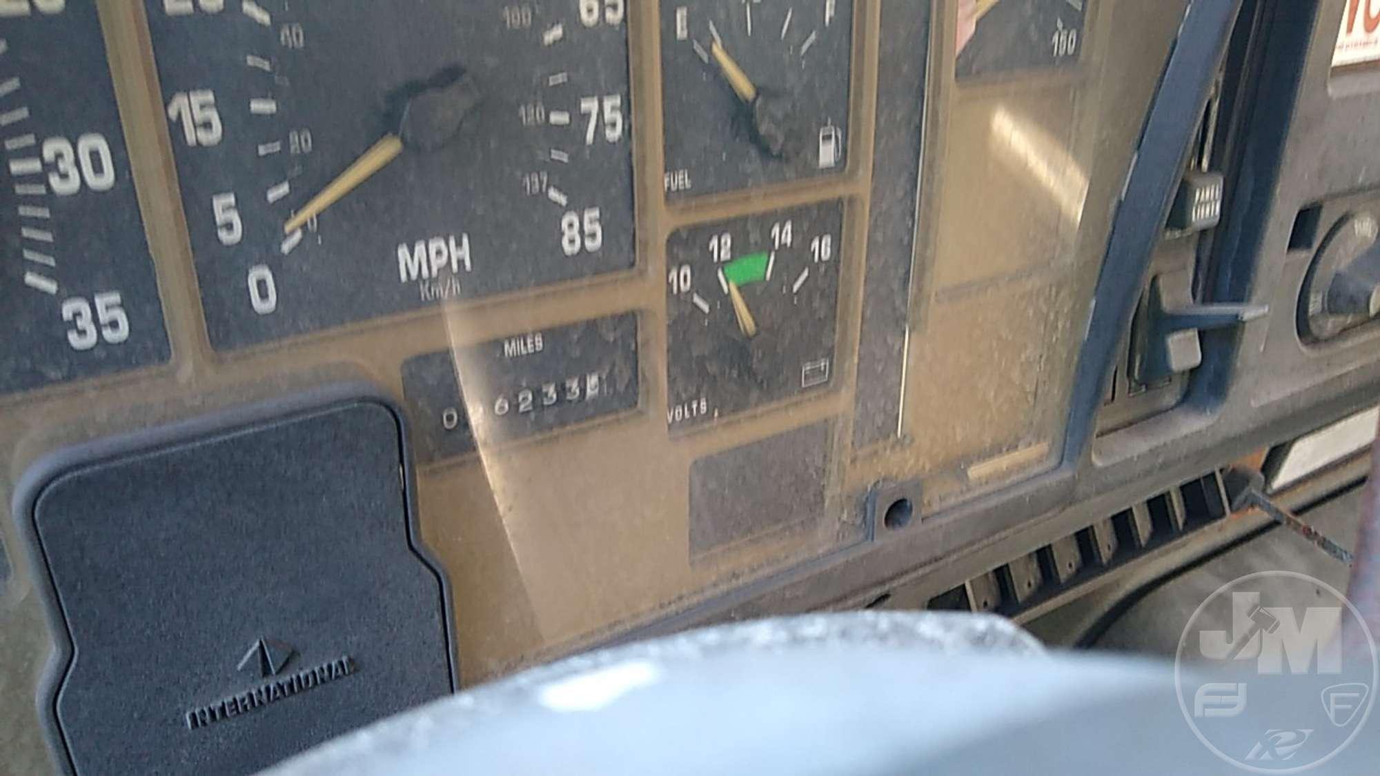 1999 INTERNATIONAL F-8100 VIN: 1HSHCAAR2XH578343 T/A DAY CAB