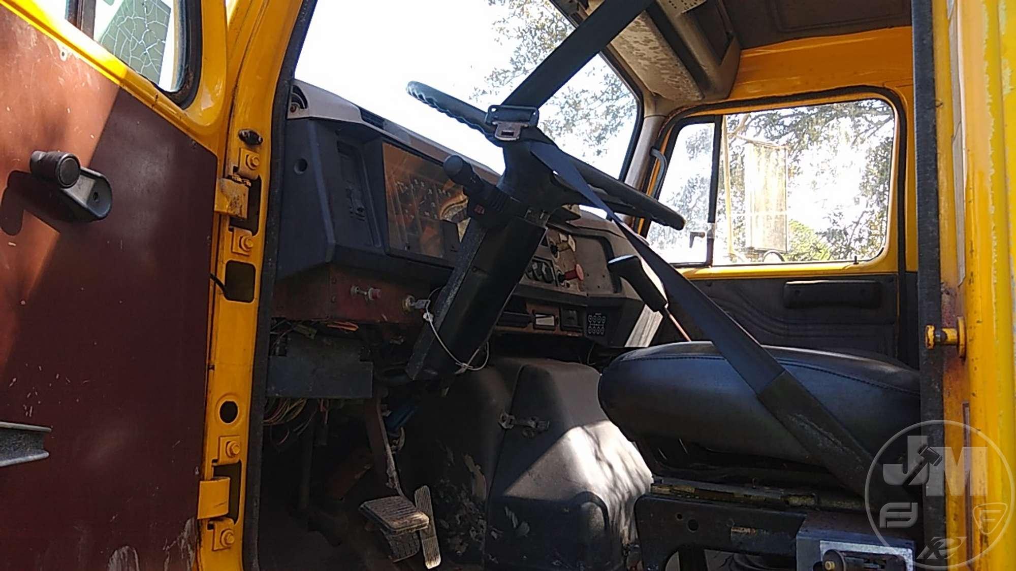 1999 INTERNATIONAL F-8100 VIN: 1HSHCAAR2XH578343 T/A DAY CAB