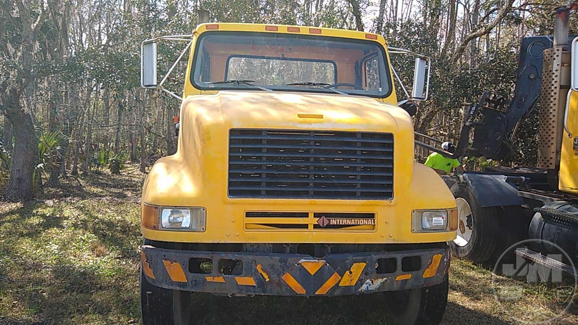 1999 INTERNATIONAL F-8100 VIN: 1HSHCAAR2XH578343 T/A DAY CAB