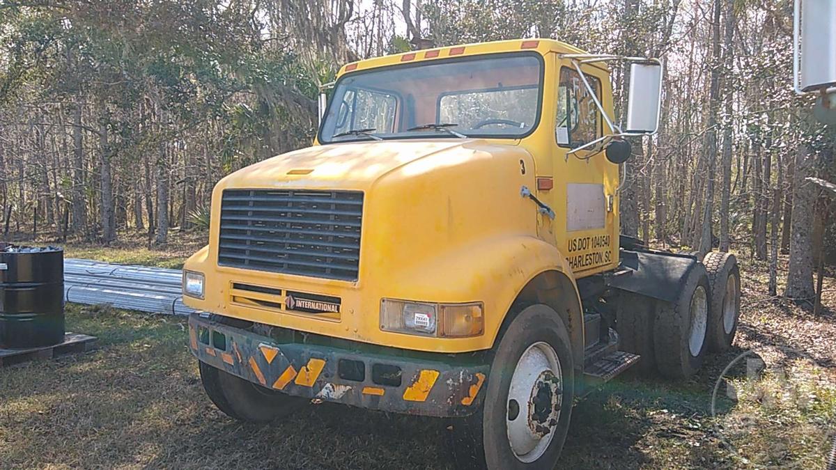 1999 INTERNATIONAL F-8100 VIN: 1HSHCAAR2XH578343 T/A DAY CAB