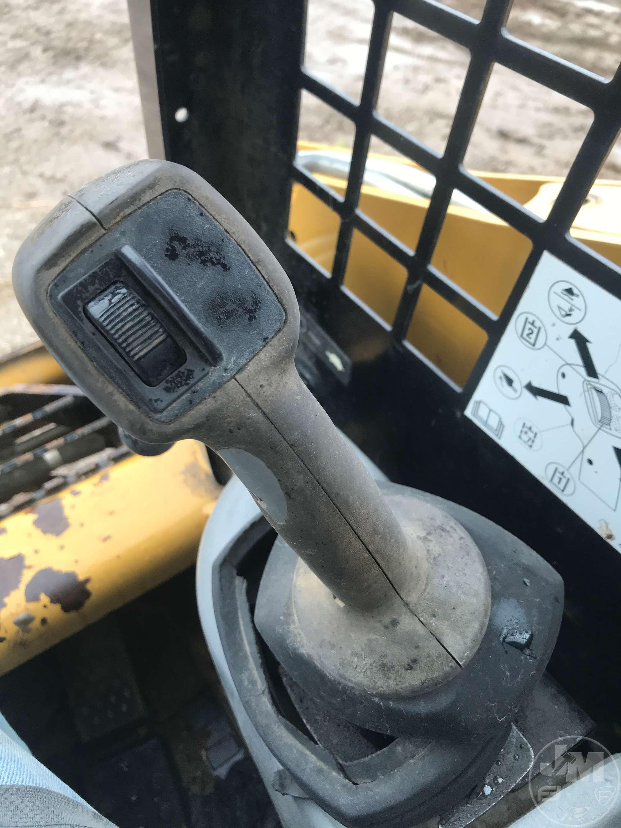 2010 CATERPILLAR 242B3 SKID STEER SN: SRS00406 CANOPY