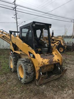 2010 CATERPILLAR 242B3 SKID STEER SN: SRS00406 CANOPY