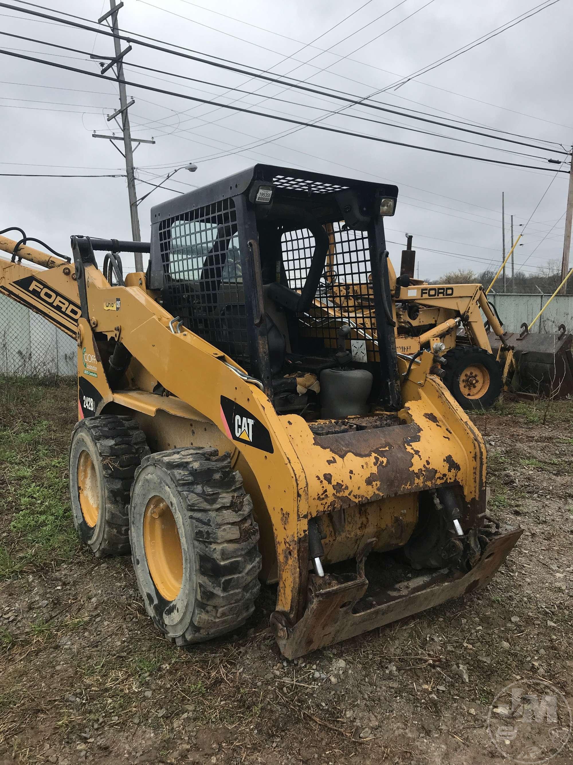 2010 CATERPILLAR 242B3 SKID STEER SN: SRS00406 CANOPY