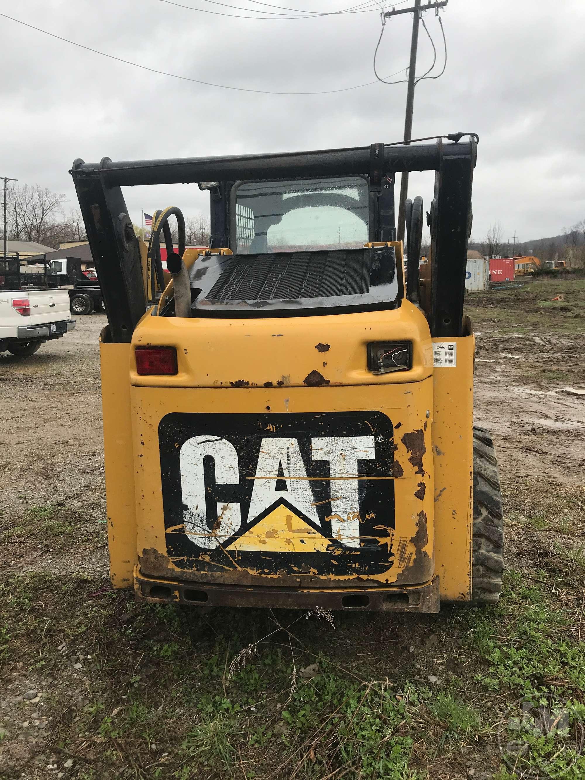 2010 CATERPILLAR 242B3 SKID STEER SN: SRS00406 CANOPY