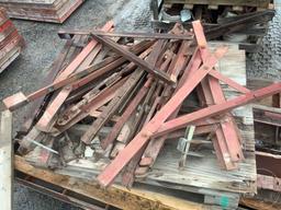 LOT OF CONCRETE FORMS WITH MISCELLANOUS HARDWARE (PINS, BRACES, ETC)