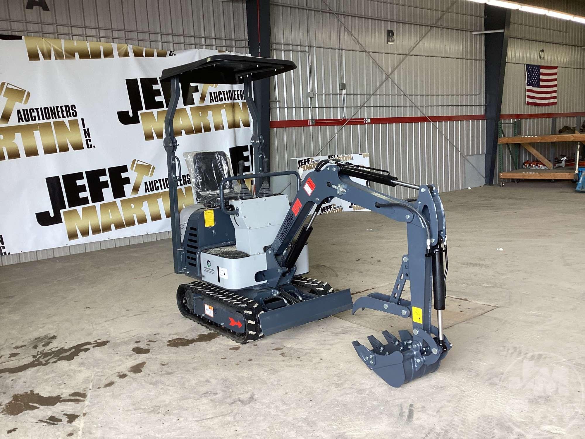 UNUSED, 2023 AGROTK L12 MINI EXCAVATOR SN: L1223011802A
